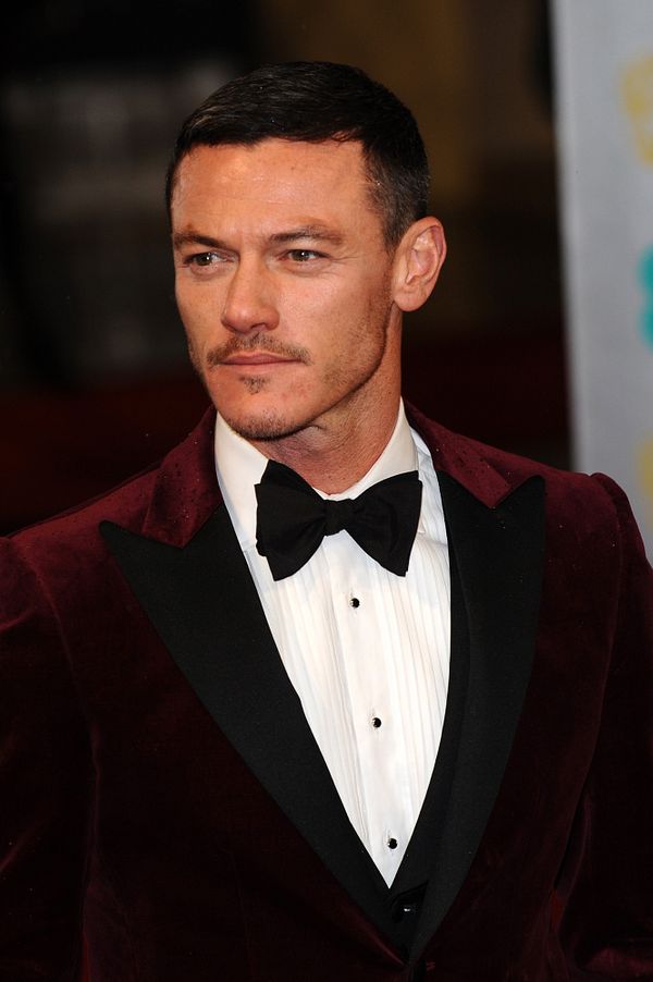 Luke Evans - Birthday, Birthplace, Nationality, Age, Sign, Photos