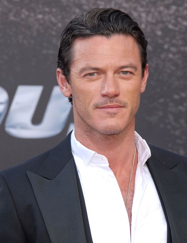 Luke Evans - Birthday, Birthplace, Nationality, Age, Sign, Photos